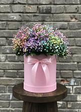 Цветочная композиция из Гипсофила и Розы в шляпной коробке в Можайске