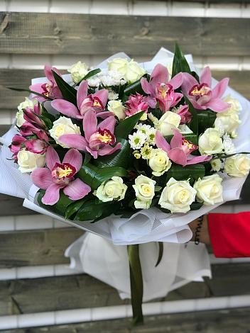 Букет цветов из: Розы и Хризантемы в Можайске