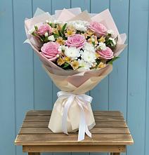 Букет цветов из:  Гвоздики, Орхидеи и Розы в Можайске