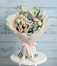 Букет цветов из:  Розы и Лизиантусы в Можайске