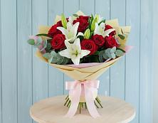 Букет цветов из:  Лилии и Розы в Можайске