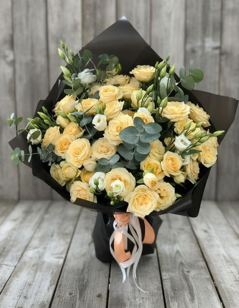 Букет цветов из: Розы и Лизиантусы в Можайске