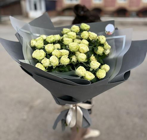 Букет Белые кустовые розы Солинеро в Можайске
