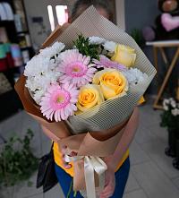 Букет цветов из:  Герберы, Розы и Хризантемы в Можайске