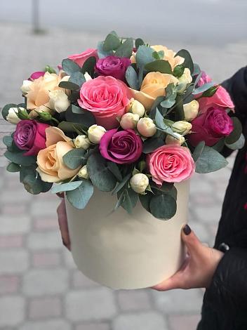 Цветочная композиция из Розы в шляпной коробке в Можайске