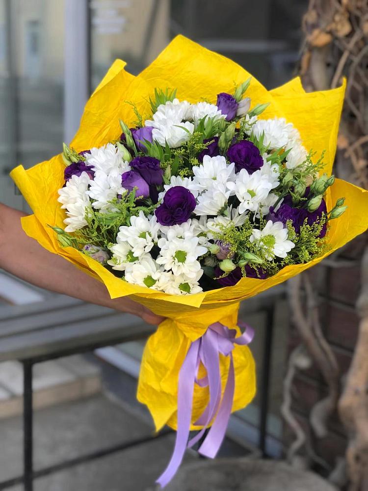 Букет цветов из: Ирисы, Хризантемы и Ромашки в Можайске