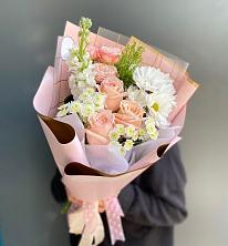 Букет цветов из:  Хризантемы и Розы в Можайске