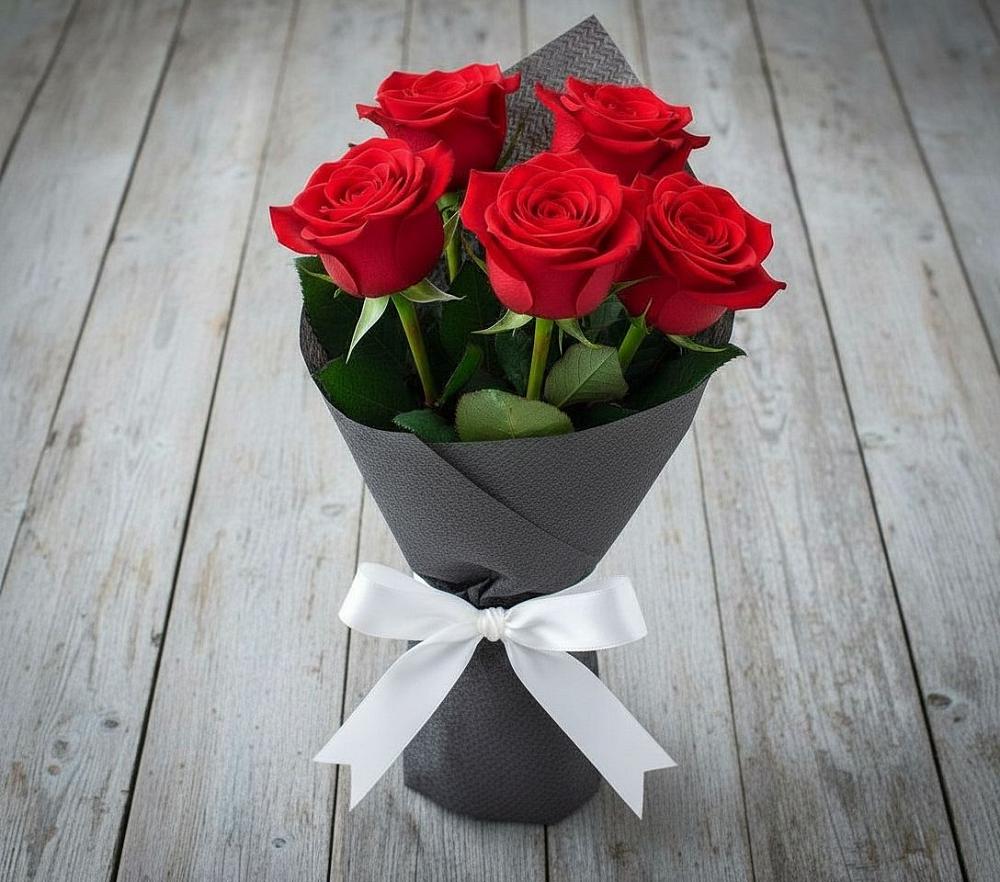 Букет 5 Красных роз Эдлесс Лав в Можайске