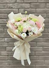Букет цветов из:  Гвоздики, Розы, Лизиантусы и Хризантемы в Можайске