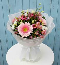 Букет цветов из:  Герберы, Альстромерии и Лизиантусы в Можайске