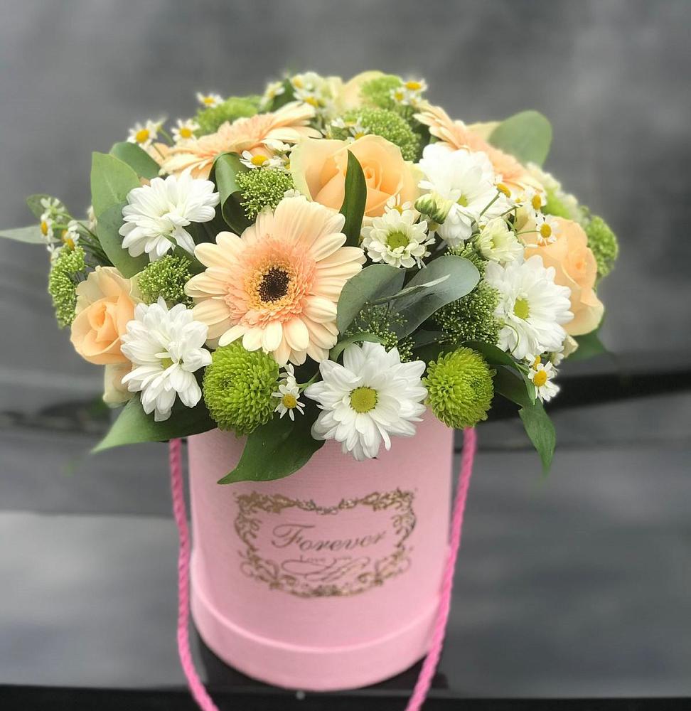 Цветочная композиция из Розы, Герберы и Хризантемы в шляпной коробке в Можайске