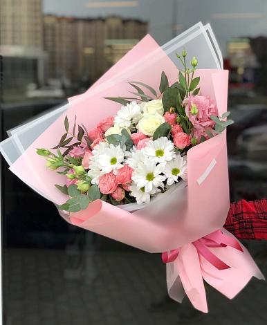 Букет цветов из: Розы, Лизиантусы и Хризантемы в Можайске