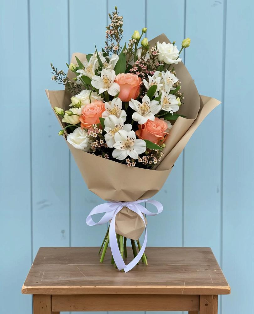 Букет цветов из: Альстромерии, Лизиантусы, Розы и Хризантемы в Можайске