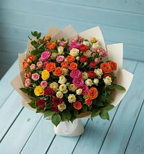 Букет Микс из разноцветных кустовых роз в Можайске